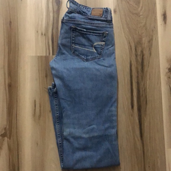 AMERICAN EAGLE HIPSTER STRETCH Jeans Relaxed fit. Size 4. Wider leg. 31”… - Picture 6 of 7